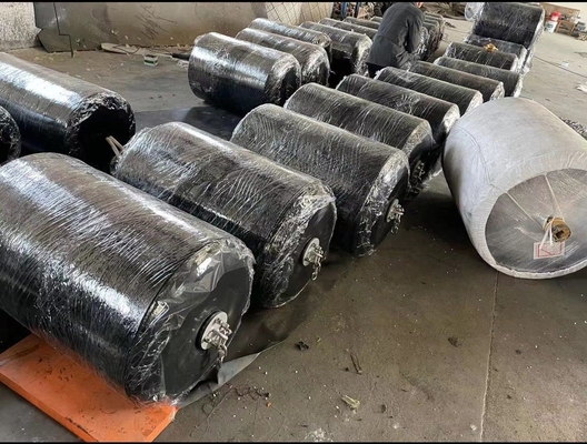 Fender per imbarcazioni marine / offshore riempiti di schiuma di poliuretano con buona resistenza chimica