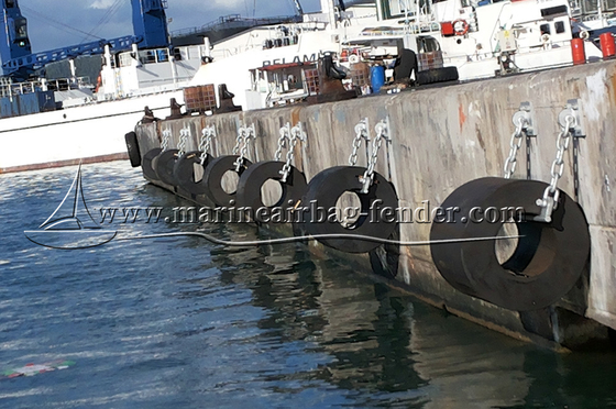 Installazione a bulloni di gomma marine cilindrica per offshore